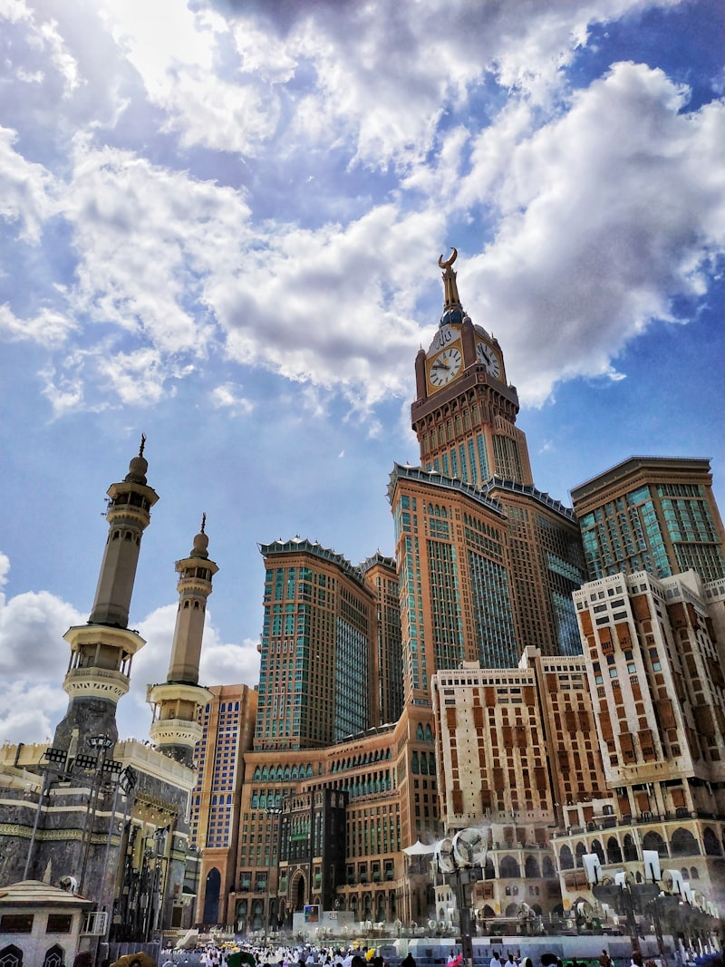 Deluxe Umrah Package — illustrated scene